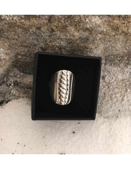 Larven Ring